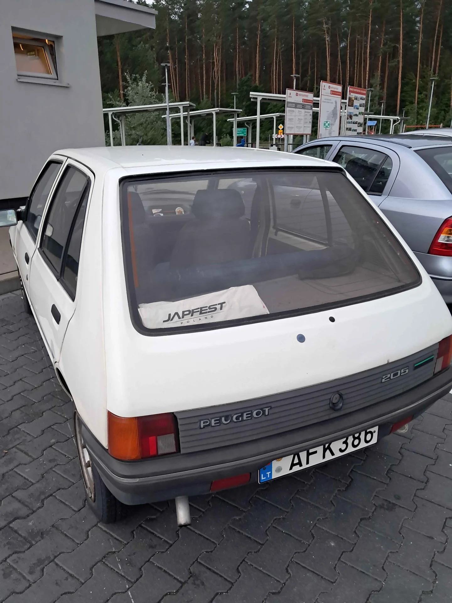Peugeot 205 - nuotrauka 4