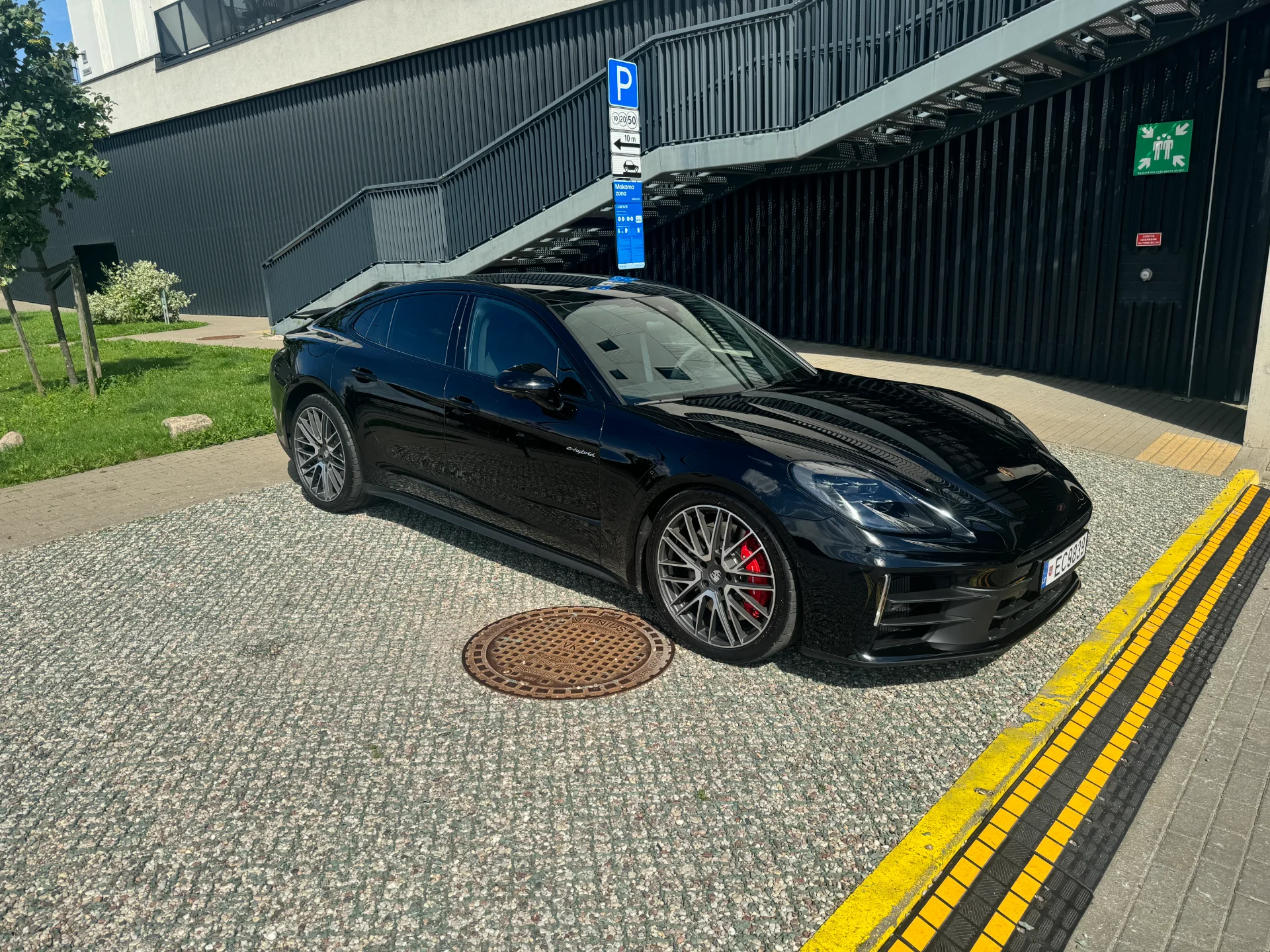Porsche Panamera 4S E-hybrid - nuotrauka 4