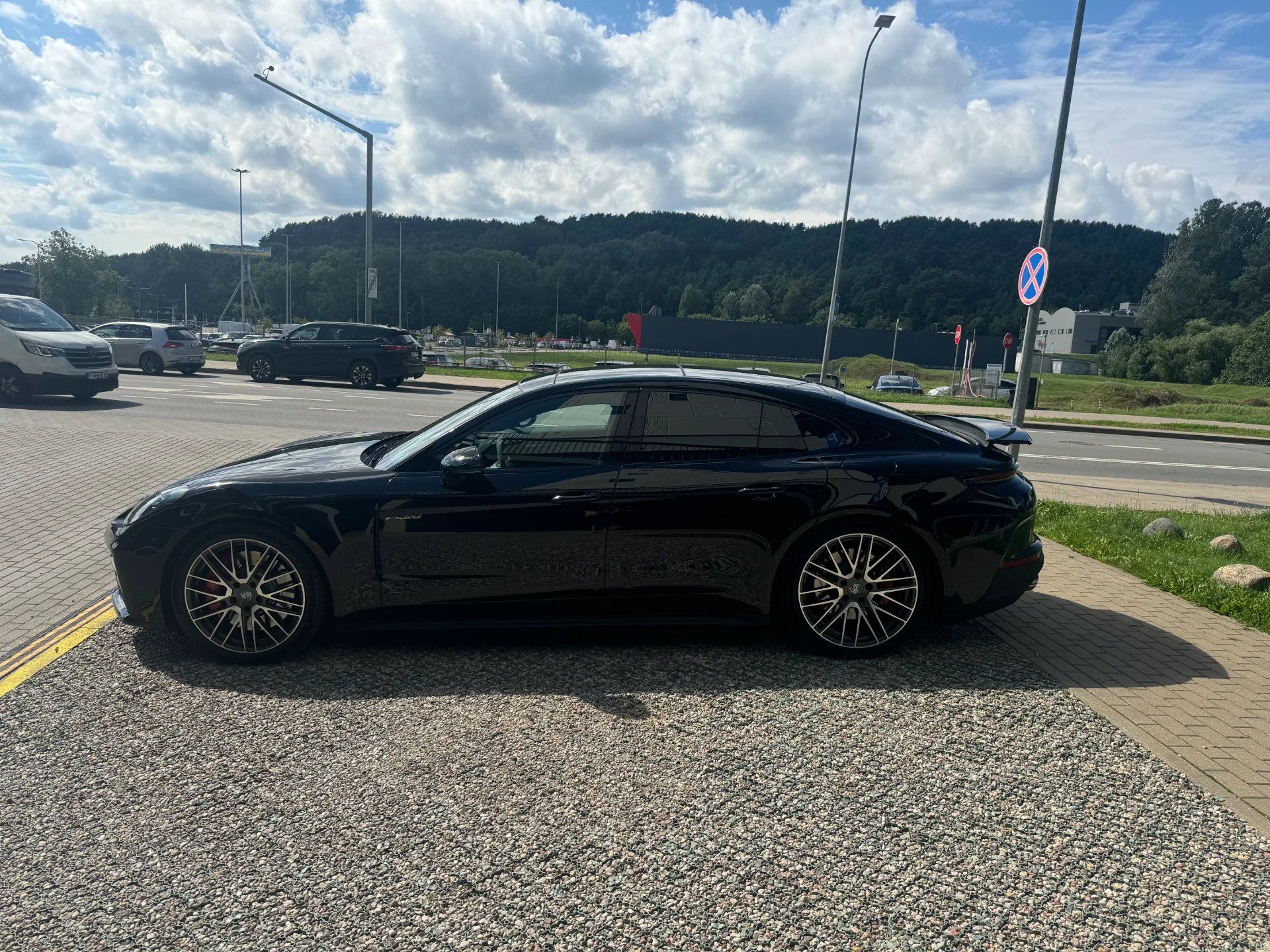 Porsche Panamera 4S E-hybrid nuoma - Premium automobilių nuoma Lietuvoje