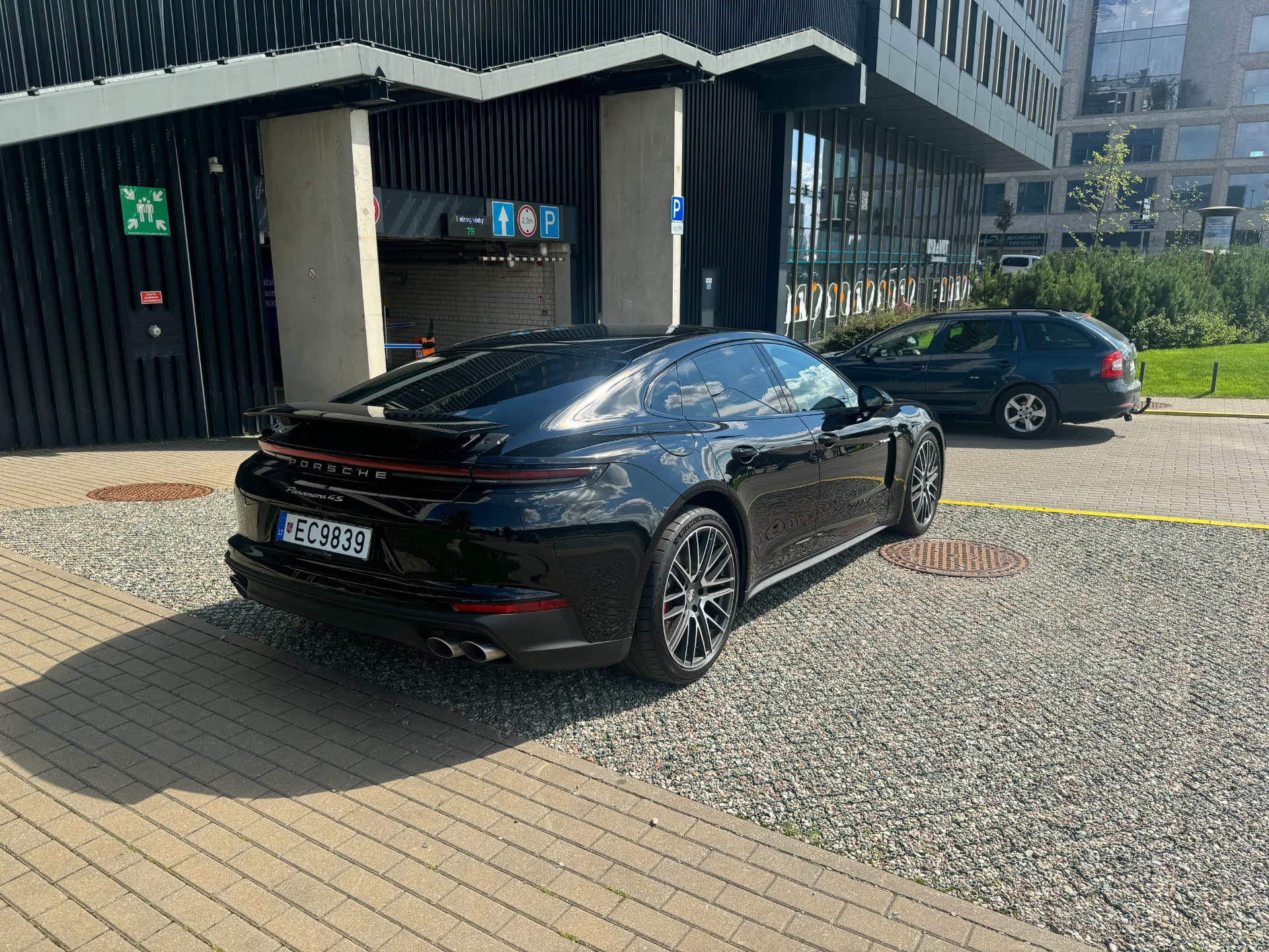 Porsche Panamera 4S E-hybrid - nuotrauka 3